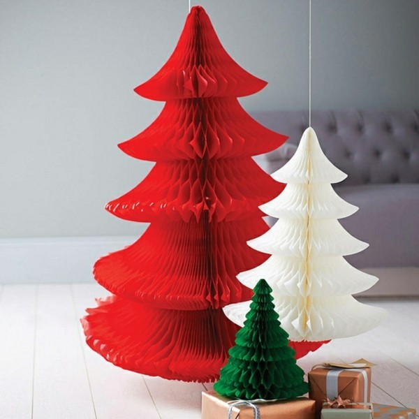 Überdimensionierte Weihnachtsbäume basteln mit Papier