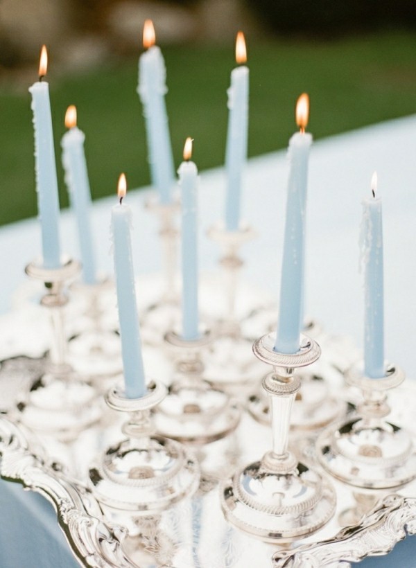 Blaue Kerzen mit metallic Kerzenständer selber machen