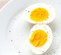 Ei essen und sich gesund und energisch fühlen
