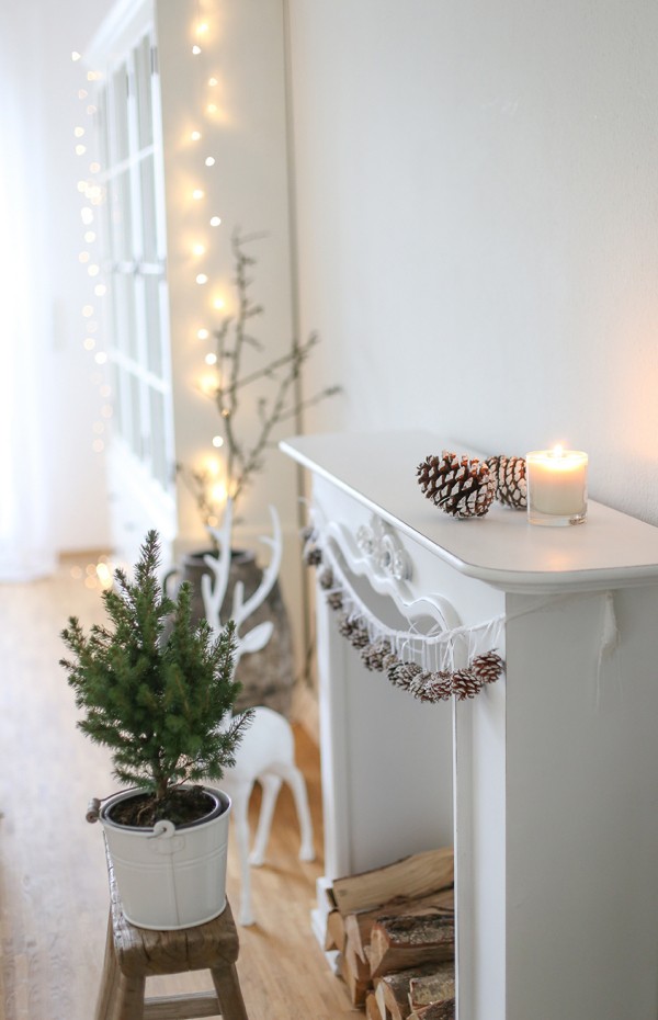 Kaminkonsole weihnachtlich dekoriert
