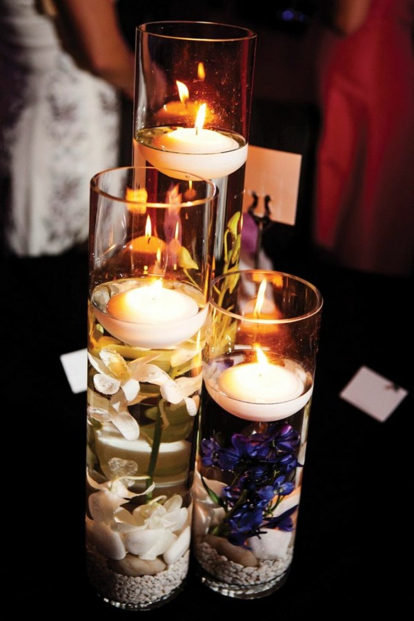 Kerzen gestalten mit Blumen, Wasser und Steinen
