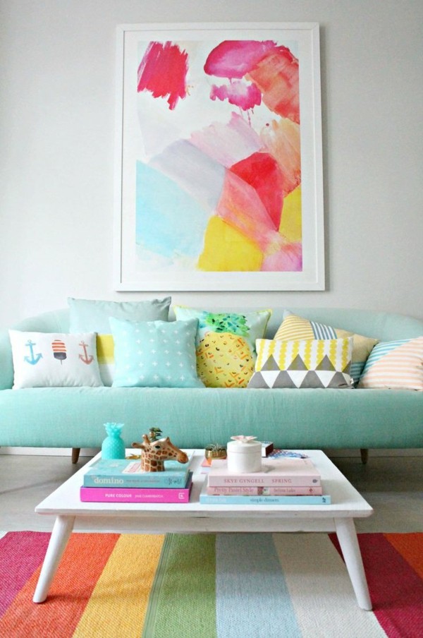Pastellgrün Wandfarbe akzentreiche Wohnzimmergestaltung