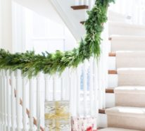 Treppenhaus weihnachtlich dekorieren und die Gäste willkommen heißen