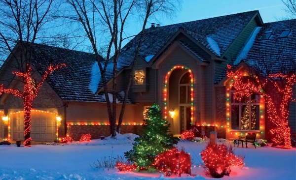 Weihnachtsbeleuchtung außen – lassen Sie Haus und Garten festlich 
