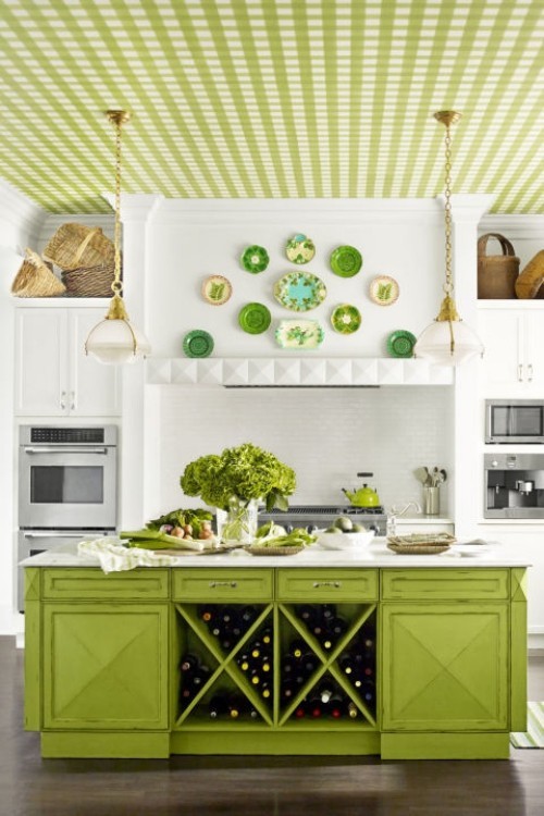 küche mit kochinsel kücheninsel mit stauraum grüne zimmerdecke
