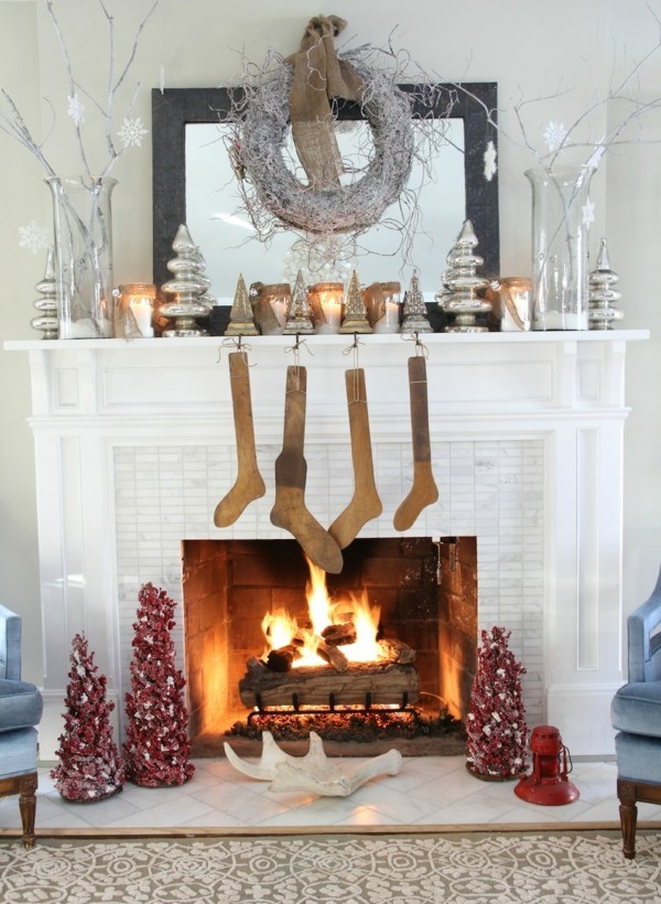 minimalisitisch weihnachtskamin dekorieren deko weiß und braun