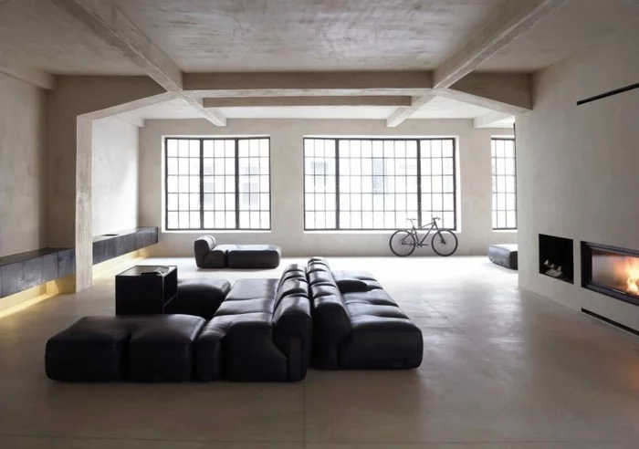 minimalistisch wohnen stilvolle wohnzimmereinrichtung ledersofa feuerstelle