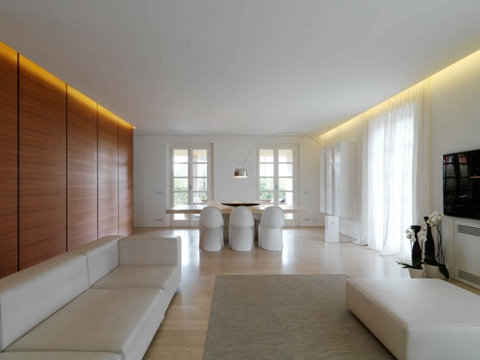 minimalistisch wohnen weißes wohnzimmer moderne beleuchtung schwarze akzente
