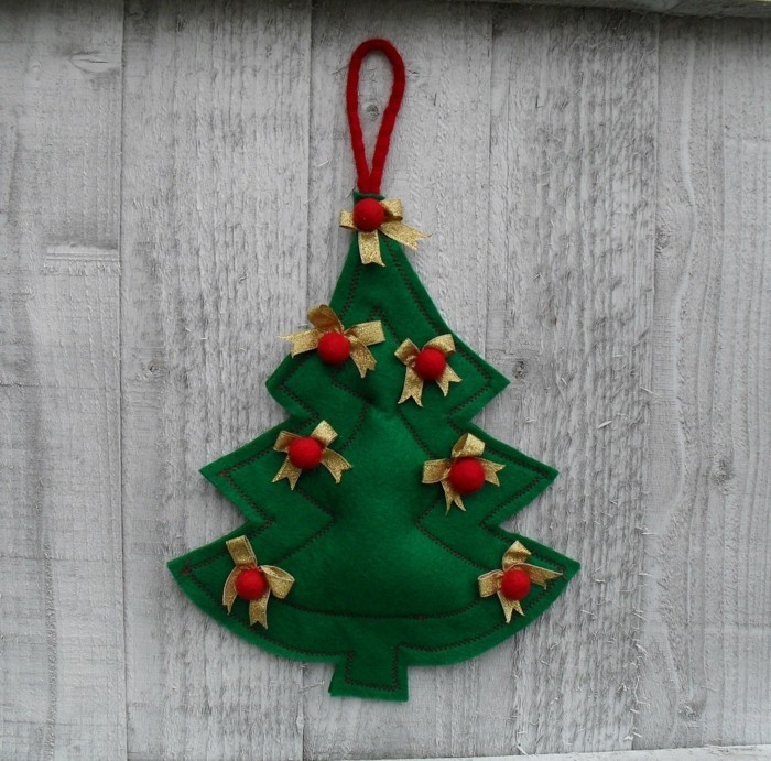 weihnachtsdeko nähen grüner tannenbaum geschmückt weihnachtsbaumanhänger