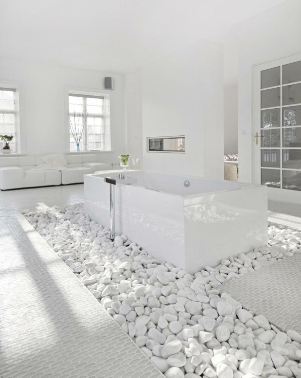 Badezimmergestaltung mit schönen Steinen auf dem Boden