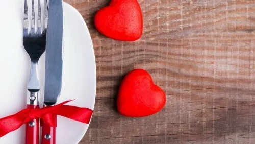 DIY Valentinstag romantische Tischdeko Geschenk schlichte klassische Dekoideen