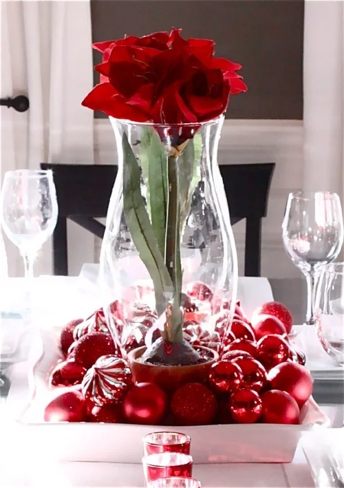 DIY Valentinstag romantische Tischdeko Tischdeko Valentinstag Blumen Kugeln