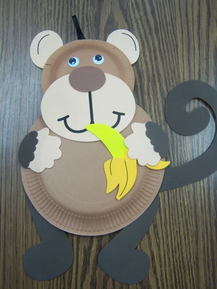 Affe mit Banane basteln mit Papptellern