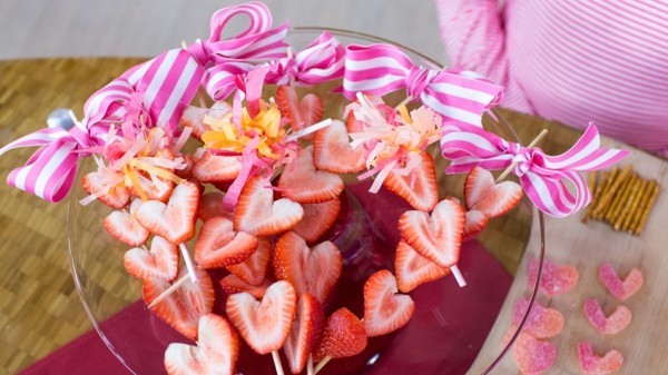 Abby Larson shows off five easy Valentine's Day treats you can make with the kids