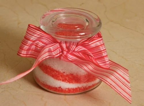 geschenkidee in glas badesalz DIY Valentinstag selber machen