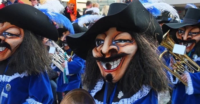 schreckliche Galiver Gesichtsmaske und Kostüme am Karneval