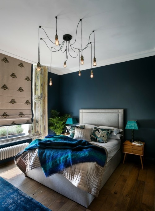 ideen schlafzimmer eklektisch vintage teppich dunkelgrüne wand