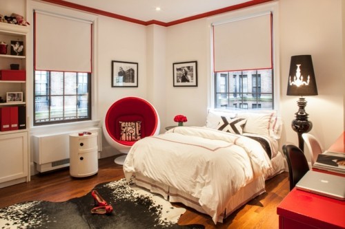 ideen schlafzimmer eklektisch weiße wände fellteppich rote akzente