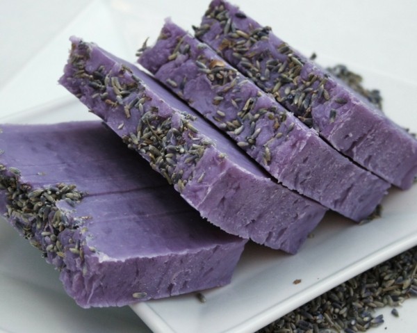 lavendel seife selber machen kuchenform lavendelblüten-resized
