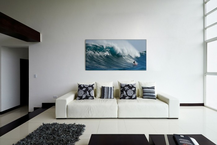 raumakustik verbessern wandbild surfing weißes sofa wohnzimmer