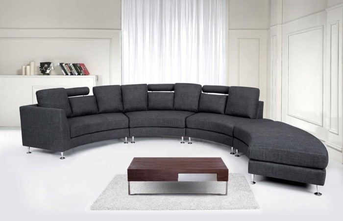 rundes sofa graues sofa stilvoller couchtisch weißer bodenbelag