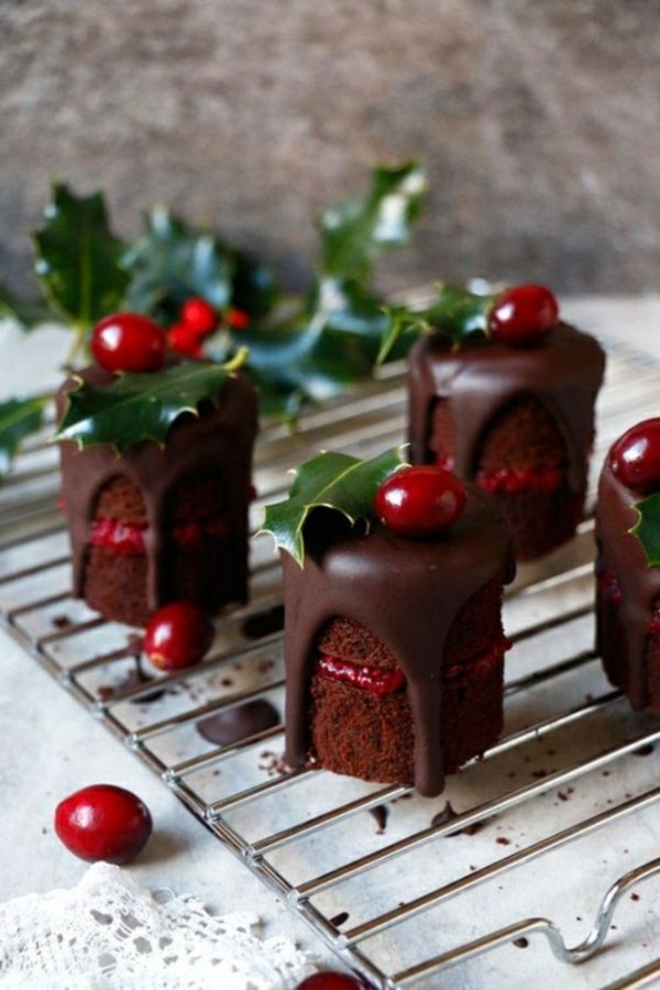 schwarze schokolade und erdbeeren mini torten