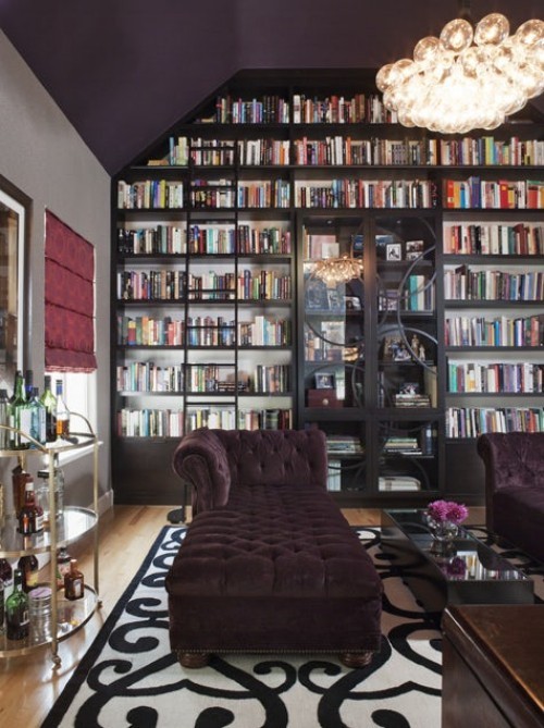 wohnzimmer teppich schwarz weiße muster mit bibliothek
