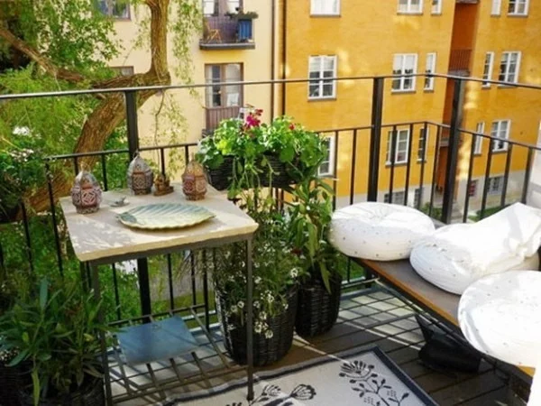 Balkon bepflanzen und Sichtschutz bieten