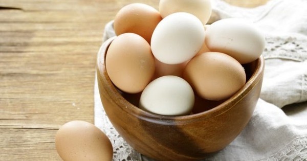 Gesunde Ernährung gekochte Eier in Schüssel Frühstück