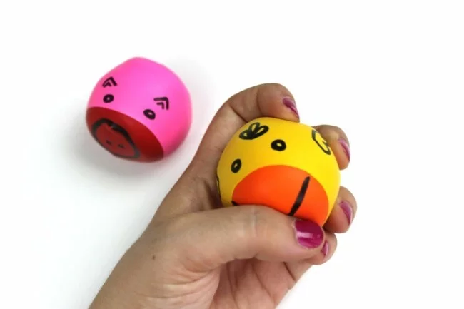 DIY Anti Stressbälle aus Ballons in Schwein- und Kükenform 