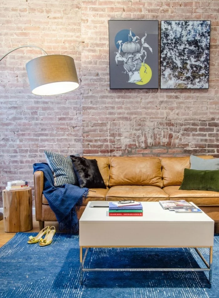 designer sofa im wohnzimmer in beige und blau