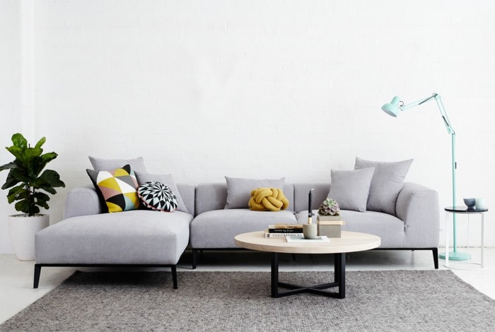 designer sofa niedriges weißes modell
