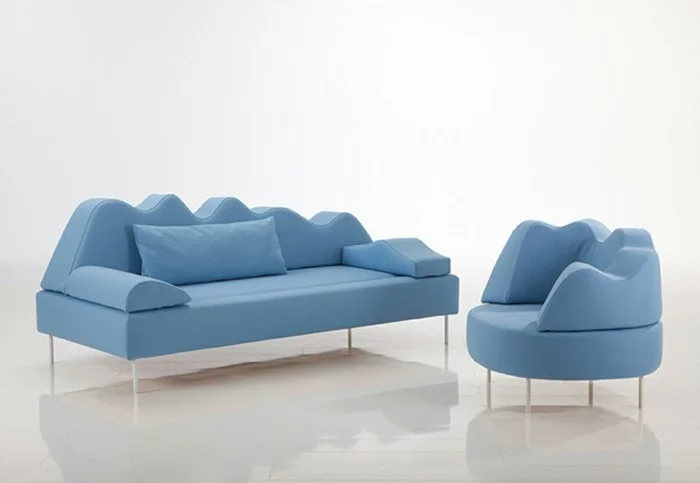 designer sofa sehr interessante form in hellblau