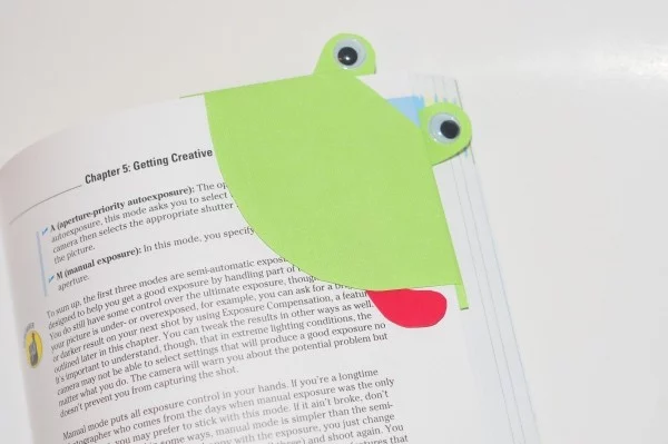 Ecklesezeichen aus Papier in Form von einem Frosch