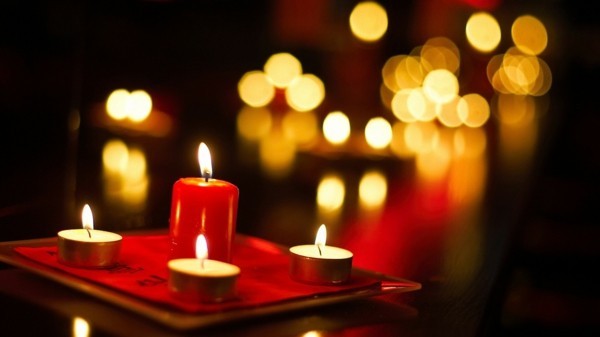 romantische atmosphäre candle light dinner valentinstagsideen