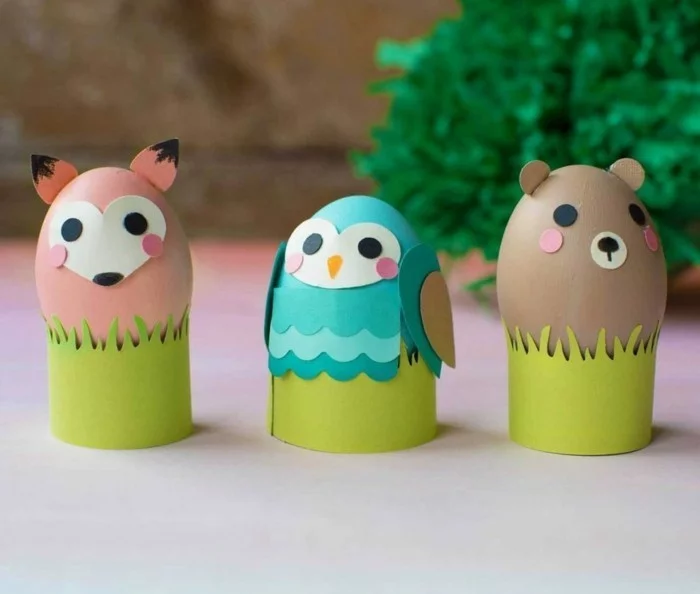 basteln mit Kindern zu Ostern und einfache Eierbecher aus Karton selber machen