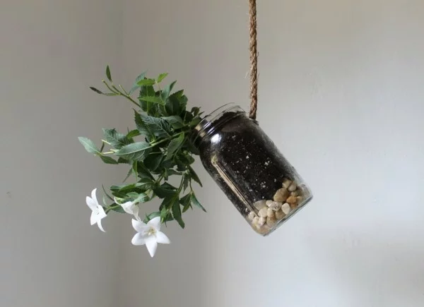Einmachglas als DIY Blumenampel 