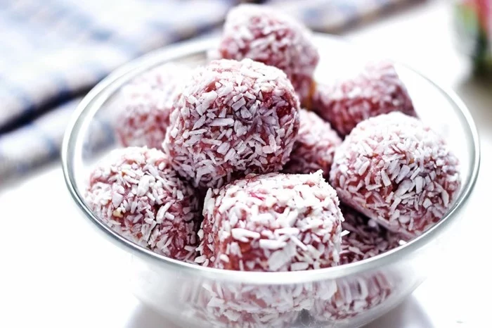 erdbeer kokosnuss energy balls rezept gesund vegan