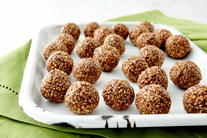quinoa erdnuss energy balls rezept low carb snacks