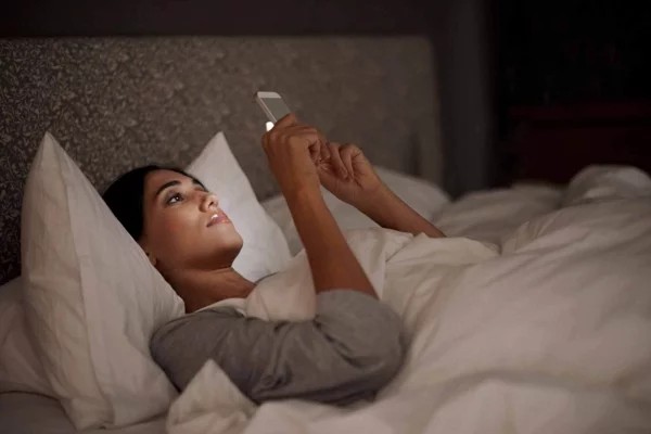 tipps zum einschlafen smartphone schlafzimmer