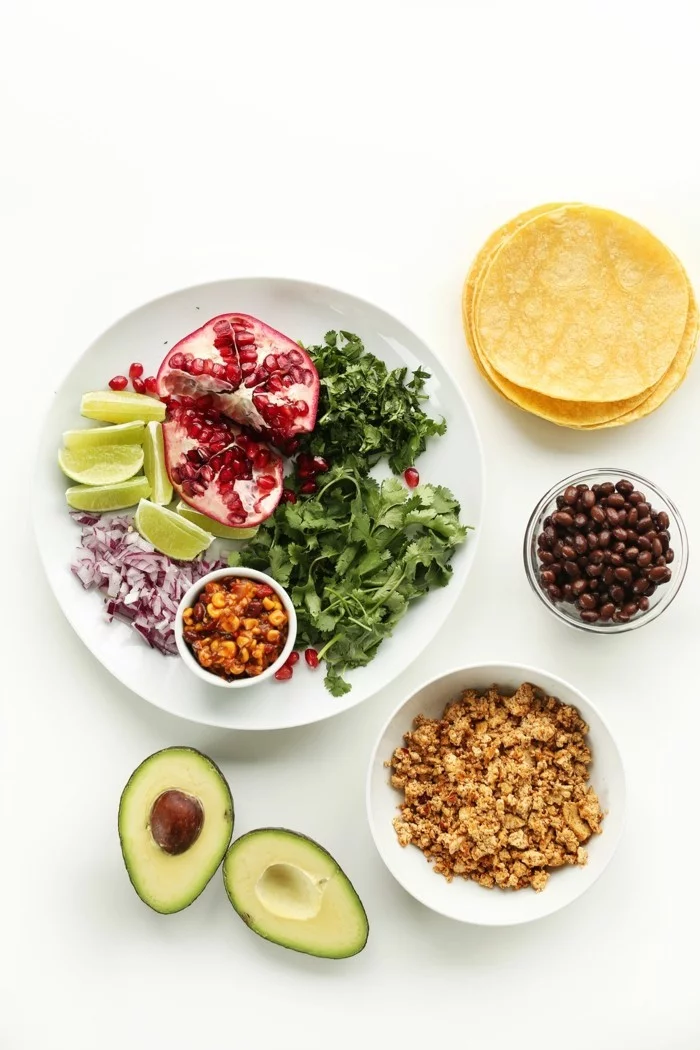 veganes frühstück osterbrunch gesund avocado salat tacos müsli