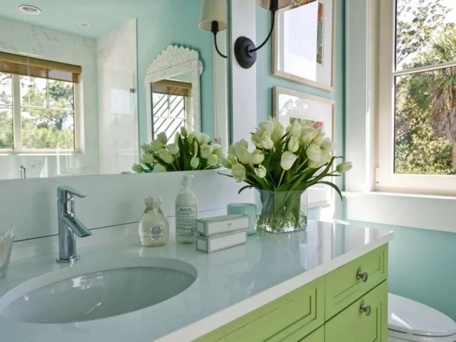 Badezimmerspiegel charmante moderne farben