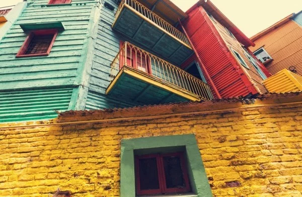 Buenos Aires Abenteuer reisen Hausfassaden in krassen Farben gestrichen