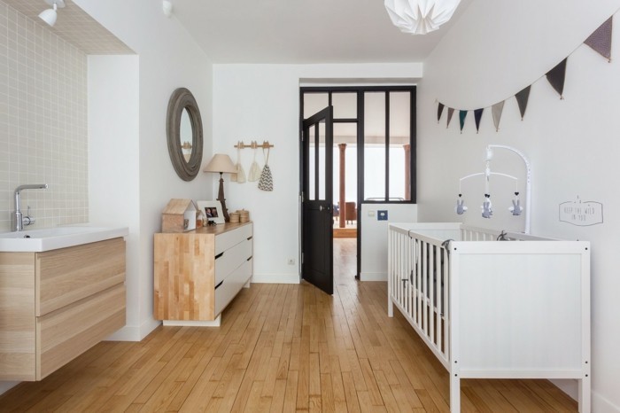 babyzimmer deko ideen modernes design holtboden weiße wände