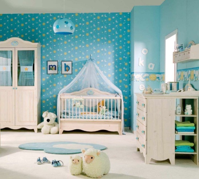 babyzimmer farben blautöne heller bodenbelag helle holzmöbel