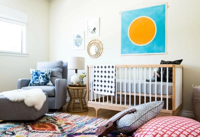 babyzimmer farben helle wände farbiger teppich elternteil
