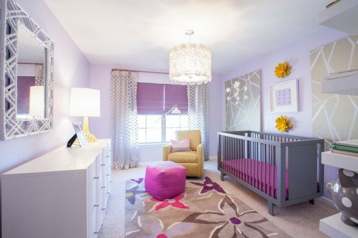babyzimmer farben lilatöne florale muster teppich