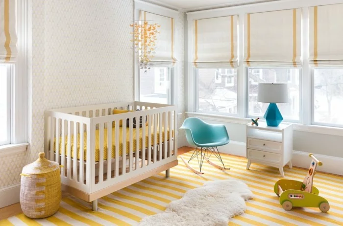 babyzimmer ideen ausgefallene farbkombinationen streifenteppich schaukelstuhl