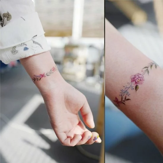 feines Armband Tattoo Handgelenk Design mit Rose und Olivenbaumzweig