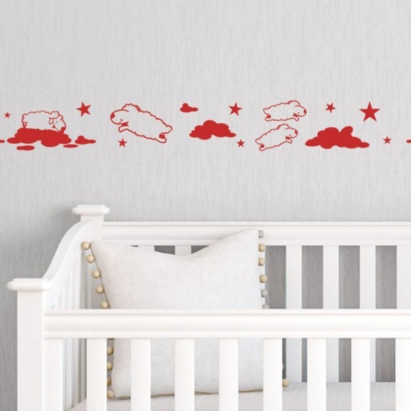 bordüre babyzimmer helle wände rote bordüre weißes babybett